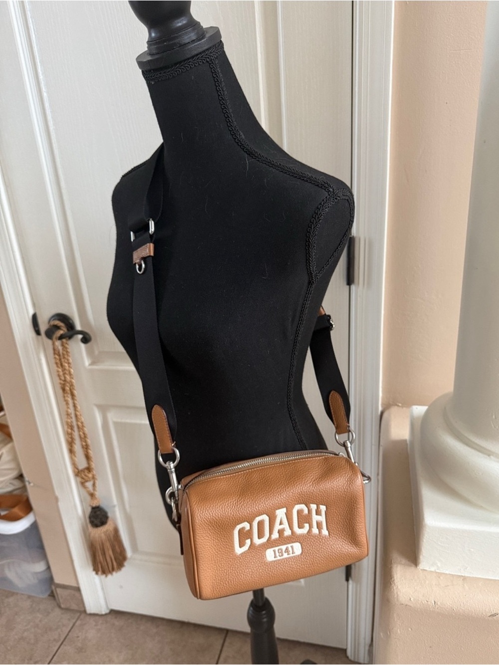 Beautiful Coach crossbody bag ✨ 🤎